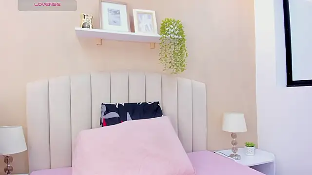 Snapshot of Mia_thompson_19 chatting on 02-17-26, 07:33 Mia thompson 19 online show from 02-17-26, 07:33