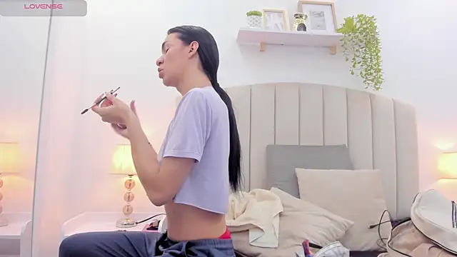 Mia thompson 19 online show from 09-18-25, 08:12