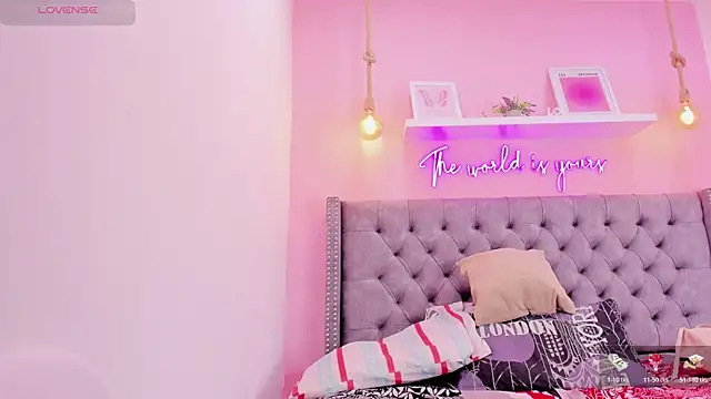 Mia thompson 19 online show from 11-04-25, 02:10