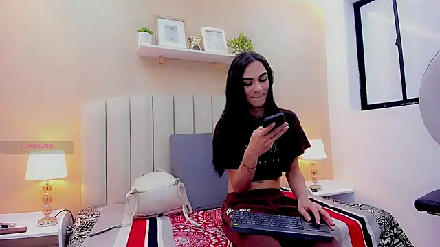 Mia thompson 19 online show from 05-28-26, 07:20