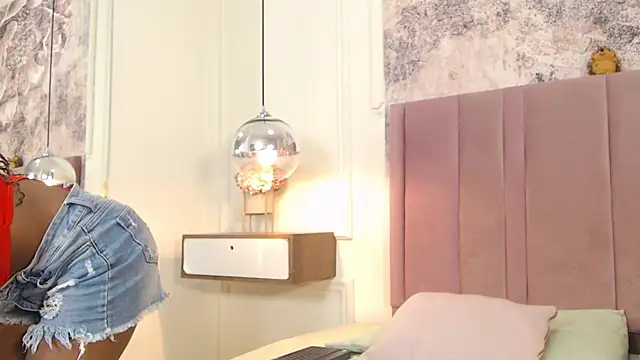 Snapshot of SabrinaDevill chatting on 06-01-26, 01:44 SabrinaDevill online show from 06-01-26, 01:44