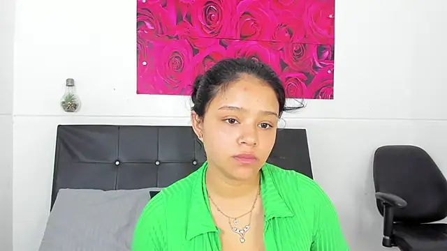 Snapshot of Tiffanny_Rose_ chatting on 12-14-24, 06:30 Tiffanny Rose online show from 12-14-24, 06:30