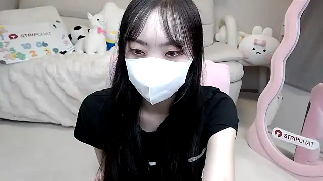 momo room online show from 10-06-25, 10:49