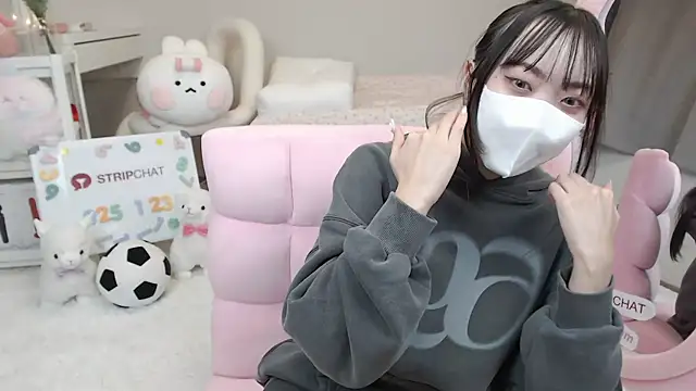 momo room online show from 01-23-25, 01:13