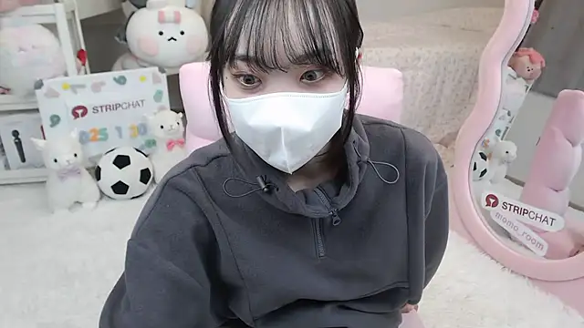 momo room online show from 01-30-25, 01:42