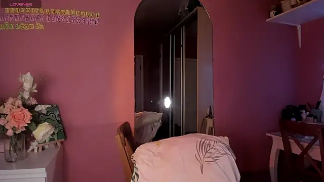 CarolineLovers online show from 05-18-26, 09:30