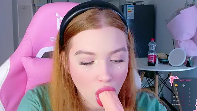 cinnabon girls online show from 03-25-26, 03:33