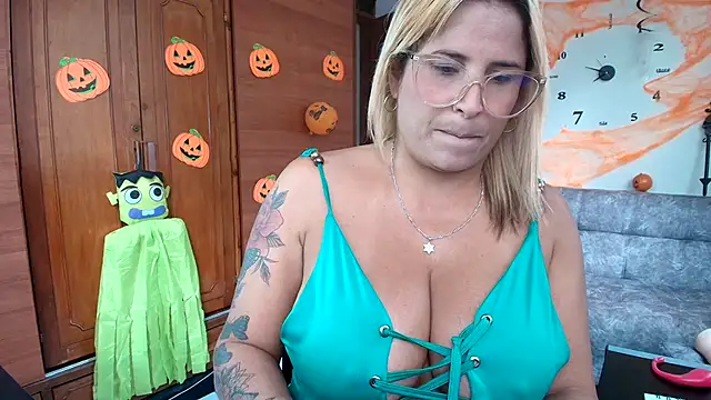 Snapshot of Majo_Soussa chatting on 10-20-25, 12:49 Majo Soussa online show from 10-20-25, 12:49