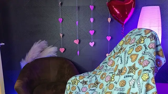 LitaBrom online show from 02-14-25, 04:15