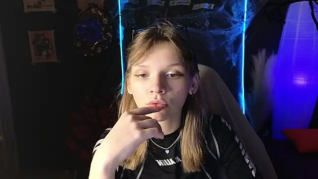 LitaBrom online show from 10-26-25, 02:01