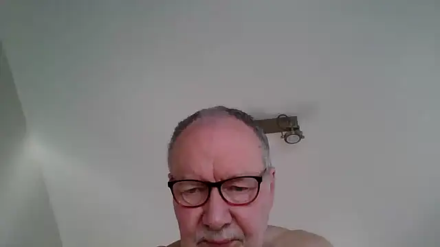 Snapshot of jimmybenido chatting on 04-24-26, 04:42 jimmybenido online show from 04-24-26, 04:42