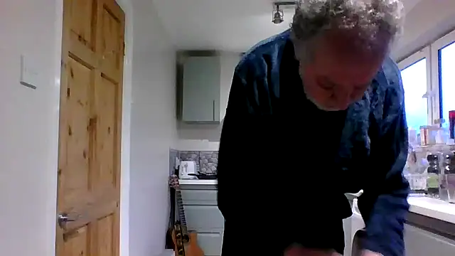 Snapshot of jimmybenido chatting on 02-23-25, 05:07 jimmybenido online show from 02-23-25, 05:07