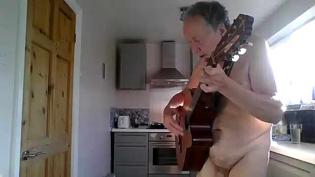 Snapshot of jimmybenido chatting on 09-21-25, 04:01 jimmybenido online show from 09-21-25, 04:01