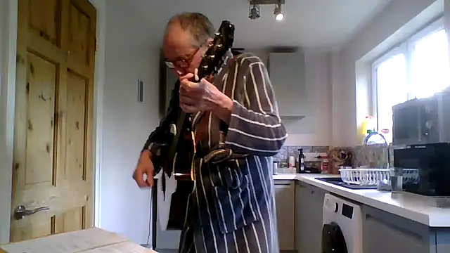 Snapshot of jimmybenido chatting on 05-13-26, 04:47 jimmybenido online show from 05-13-26, 04:47