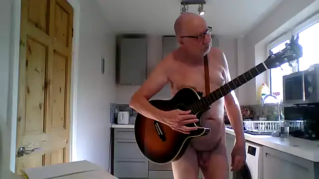 Snapshot of jimmybenido chatting on 05-25-26, 04:49 jimmybenido online show from 05-25-26, 04:49