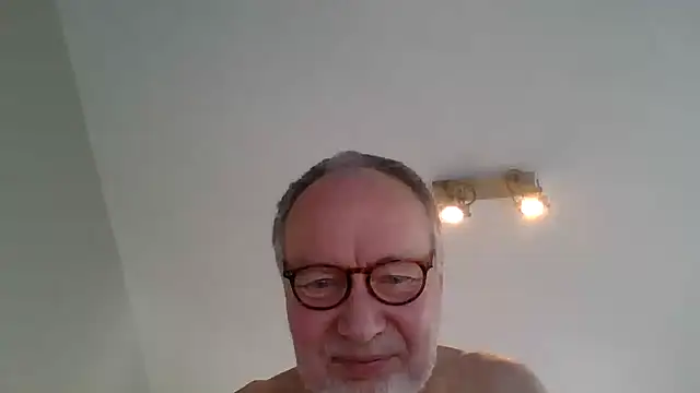 Snapshot of jimmybenido chatting on 05-15-26, 04:49 jimmybenido online show from 05-15-26, 04:49