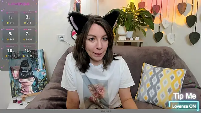 Snapshot of MelodyBlosom chatting on 01-25-25, 06:23 MelodyBlosom online show from 01-25-25, 06:23