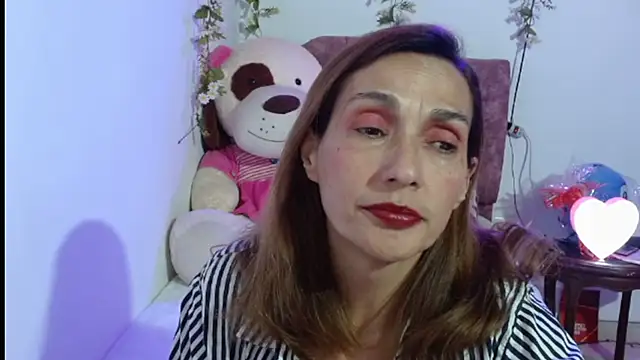 italagomez  online show from 11-20-25, 11:58