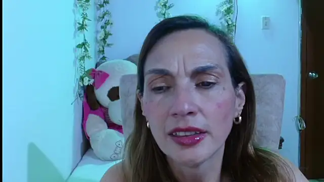 italagomez  online show from 11-10-25, 11:10