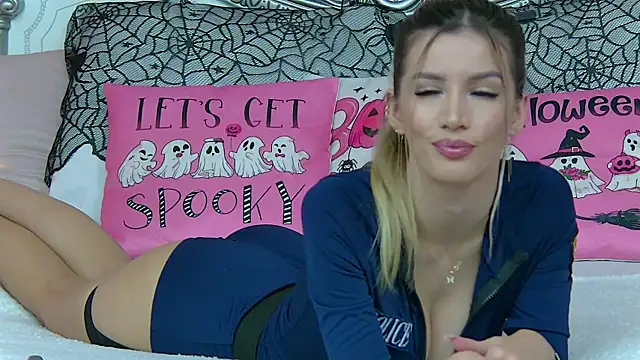 IvySamek online show from 10-30-25, 06:16