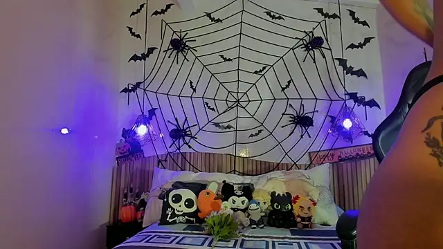 IamNayuta online show from 10-24-25, 04:22