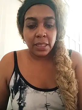 ELLA KELLY online show from 12-20-25, 01:14