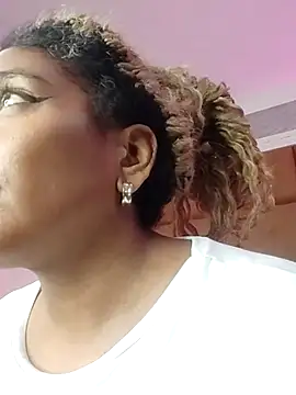 ELLA KELLY online show from 10-26-25, 12:16