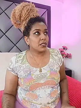 Snapshot of ELLA_KELLY chatting on 06-17-26, 11:53 ELLA KELLY online show from 06-17-26, 11:53