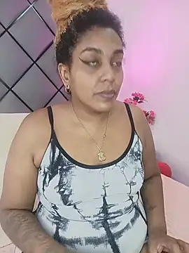 Snapshot of ELLA_KELLY chatting on 06-25-26, 11:48 ELLA KELLY online show from 06-25-26, 11:48