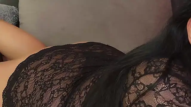 Snapshot of KrisNoir chatting on 10-29-25, 06:45 KrisNoir online show from 10-29-25, 06:45