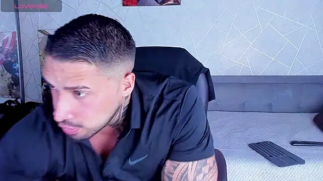 Snapshot of Cristian_Walker chatting on 07-10-26, 01:11 Cristian Walker online show from 07-10-26, 01:11