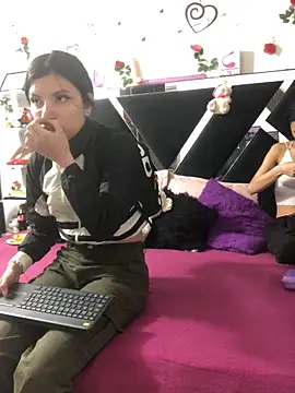 Snapshot of 1lovelygirls chatting on 09-17-25, 12:07 1lovelygirls online show from 09-17-25, 12:07
