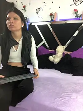 Snapshot of 1lovelygirls chatting on 10-04-25, 12:07 1lovelygirls online show from 10-04-25, 12:07