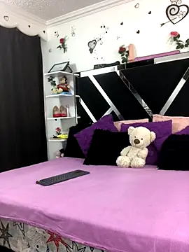Snapshot of 1lovelygirls chatting on 10-11-25, 12:06 1lovelygirls online show from 10-11-25, 12:06