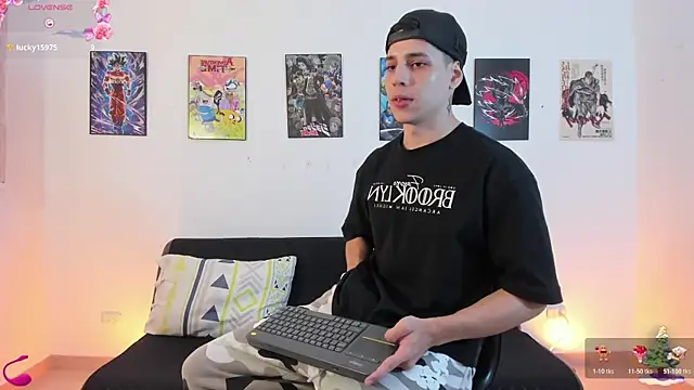 jonathanjoestar  online show from 12-21-25, 11:56