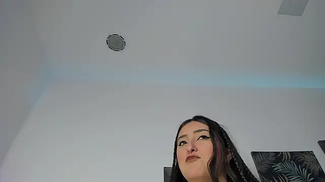 Snapshot of Kathia_Morelli chatting on 11-25-25, 11:43 Kathia Morelli online show from 11-25-25, 11:43