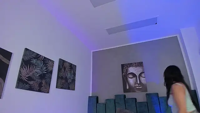 Snapshot of Kathia_Morelli chatting on 10-31-25, 11:51 Kathia Morelli online show from 10-31-25, 11:51