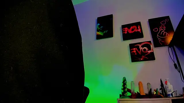 kuromi69 online show from 11-29-25, 04:12