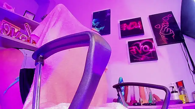 kuromi69 online show from 12-20-25, 05:32