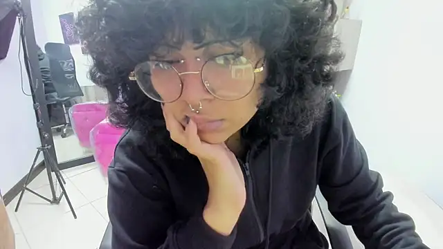 kuromi69 online show from 12-17-25, 03:55