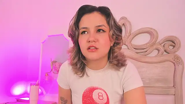 Sara  Williams online show from 11-23-25, 04:00