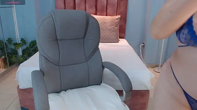 Violetta rainbow online show from 11-29-25, 03:50