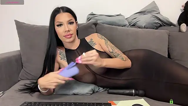 Snapshot of FoxyZen chatting on 10-08-25, 03:57 FoxyZen online show from 10-08-25, 03:57