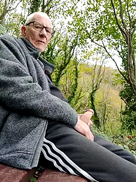 cutaboverest online show from 10-27-25, 03:46