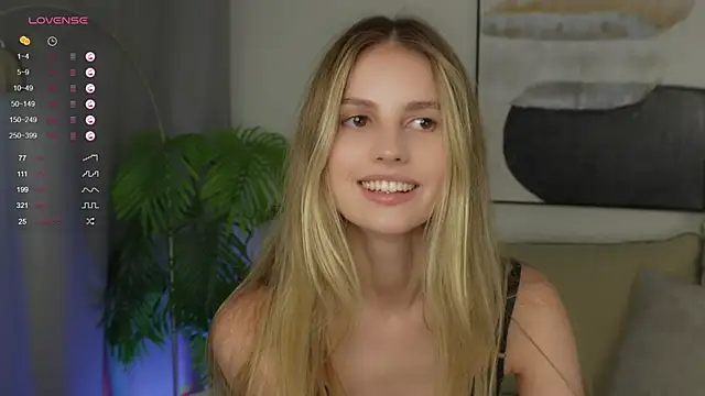 Snapshot of Fluffy-Angel chatting on 09-21-25, 03:50 Fluffy-Angel online show from 09-21-25, 03:50