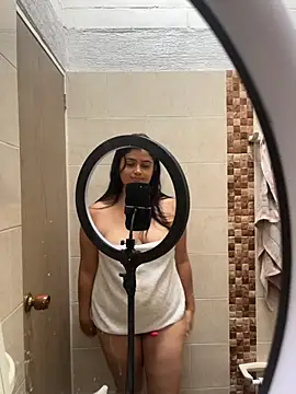 Stephania 18 online show from 11-16-25, 03:06