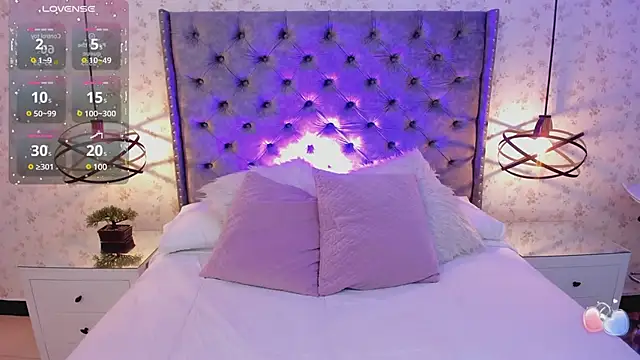 Snapshot of MiaWinx chatting on 03-08-25, 09:08 MiaWinx online show from 03-08-25, 09:08