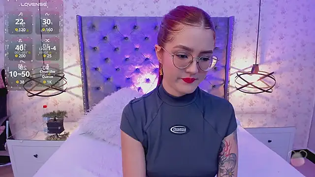 Snapshot of MiaWinx chatting on 02-06-25, 09:49 MiaWinx online show from 02-06-25, 09:49