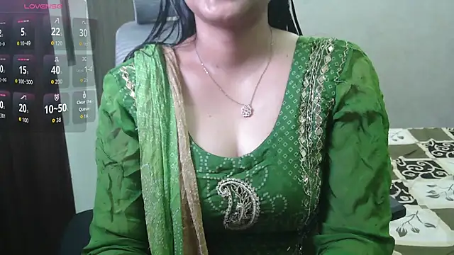 Snapshot of Jass-Karan chatting on 05-11-26, 04:37 Jass-Karan online show from 05-11-26, 04:37