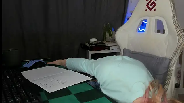 Silly  Milly online show from 06-12-26, 03:59